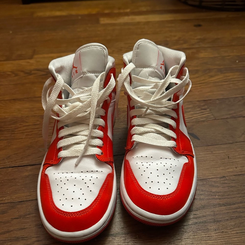 Jordan 1 Mid women’s Syracuse